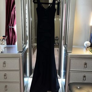 Selling this beautiful long elegant black dress